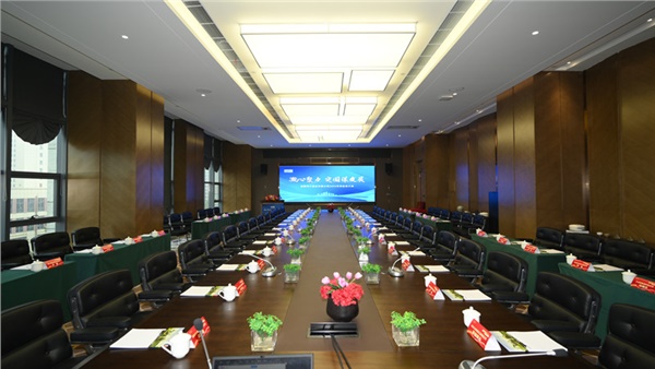  凝心聚力，突圍謀發(fā)展