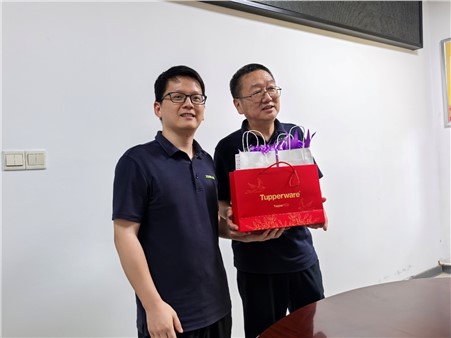 致敬韶華，感恩同行 